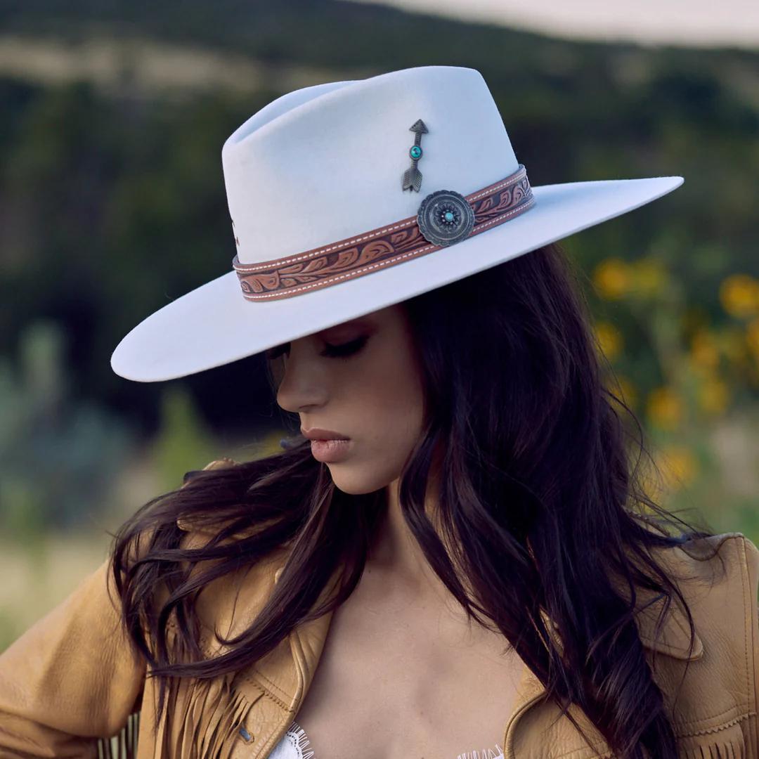 Charlie 1 Horse White Sands Ivory CWWTSN-403628