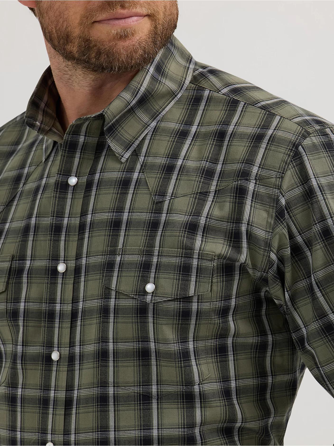 Wrangler 112355360 Men's Wrinkle Resist Long Sleeve Shirt - Classic Fit - Army Grn Plaid