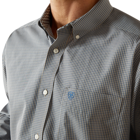 Ariat 10062232 MNS Wrinkle Free Clayton Classic Fit Shirt Light Grey